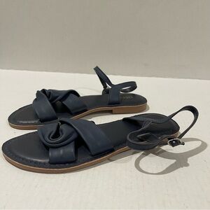 Women’s Crevo Lark Blue Leather Sandals Size 8.5 US!